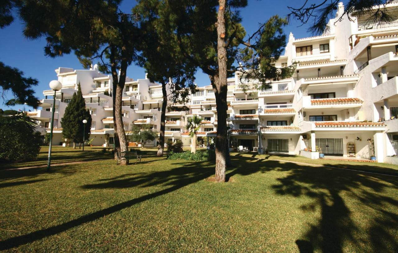 Stunning apartment in Calahonda with 3 Bedrooms, WiFi&Outdoor swimming pool La Cala De Mijas Bagian luar foto