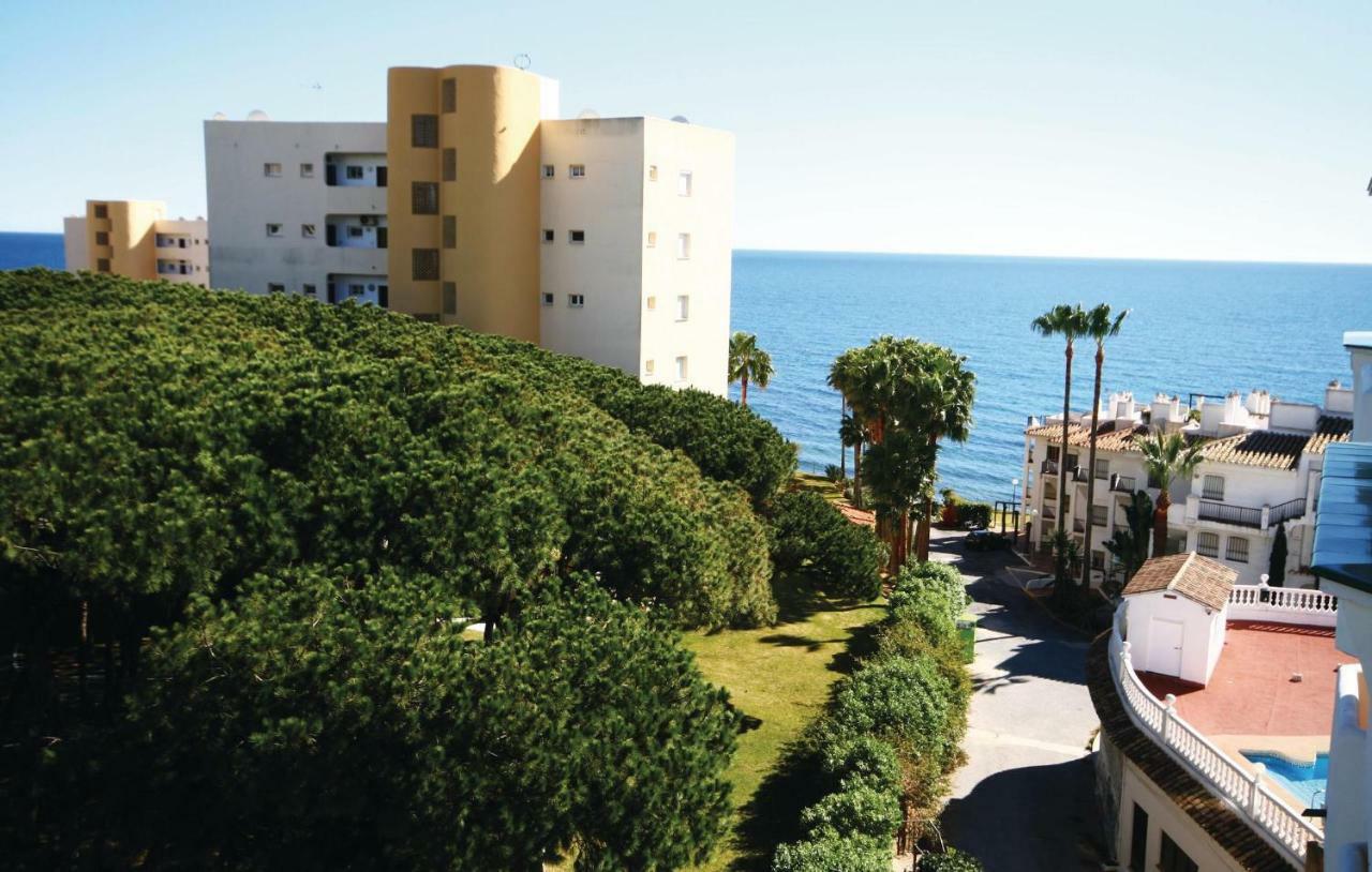 Stunning apartment in Calahonda with 3 Bedrooms, WiFi&Outdoor swimming pool La Cala De Mijas Bagian luar foto