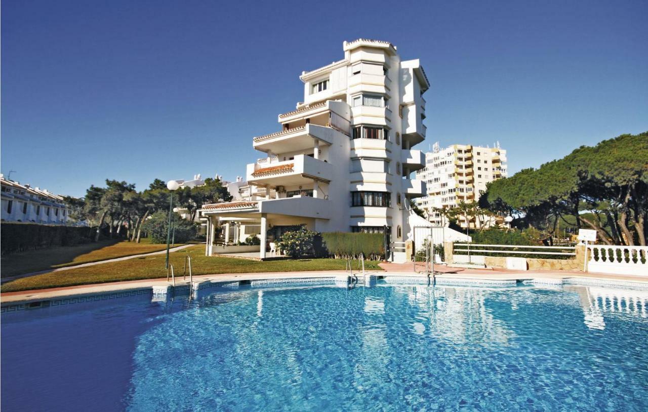 Stunning apartment in Calahonda with 3 Bedrooms, WiFi&Outdoor swimming pool La Cala De Mijas Bagian luar foto