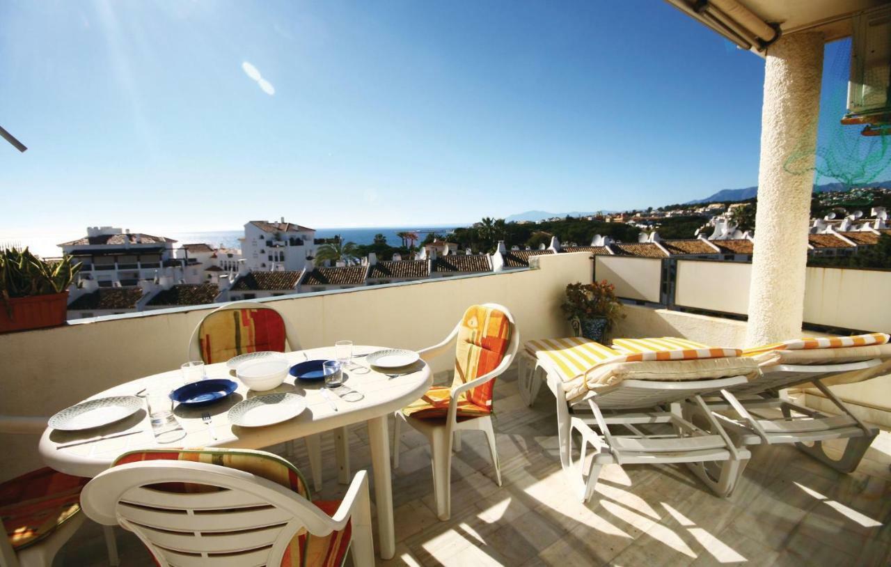 Stunning apartment in Calahonda with 3 Bedrooms, WiFi&Outdoor swimming pool La Cala De Mijas Bagian luar foto