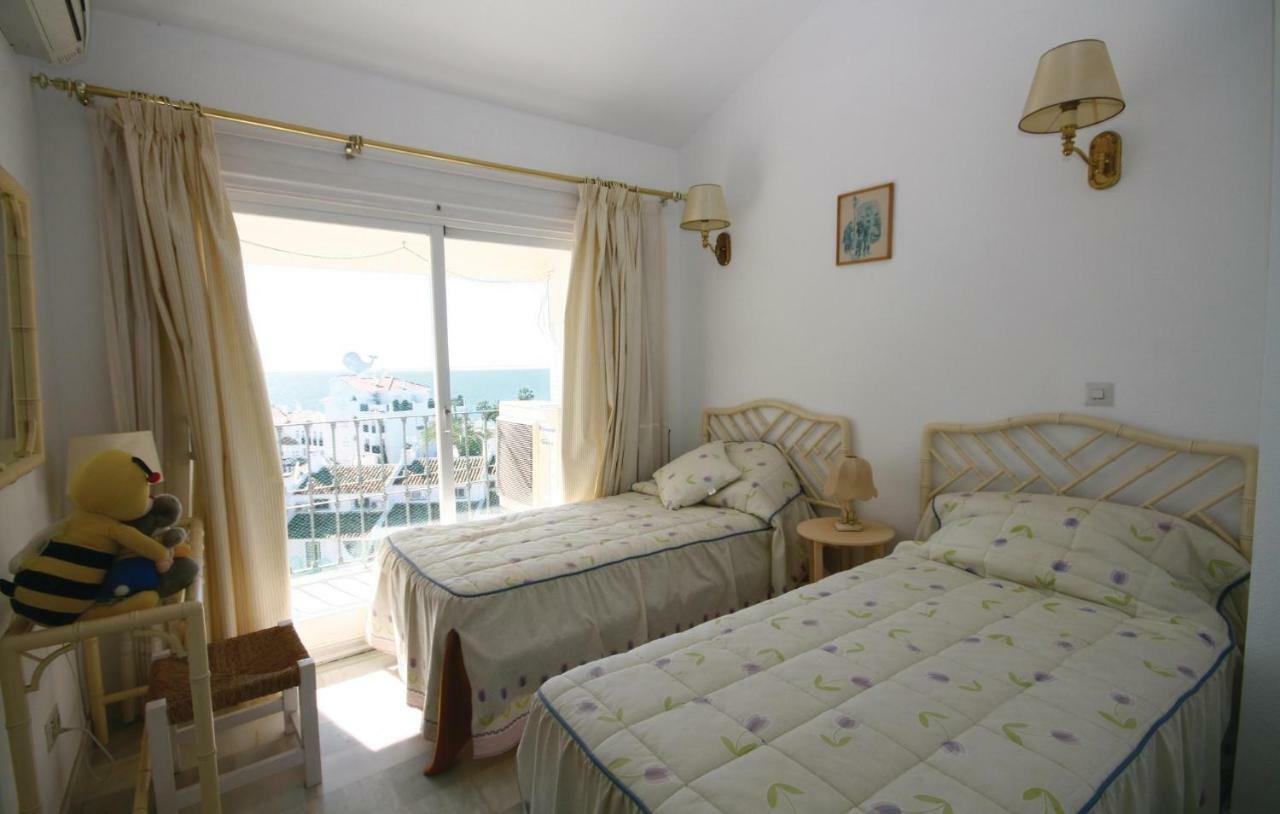 Stunning apartment in Calahonda with 3 Bedrooms, WiFi&Outdoor swimming pool La Cala De Mijas Bagian luar foto